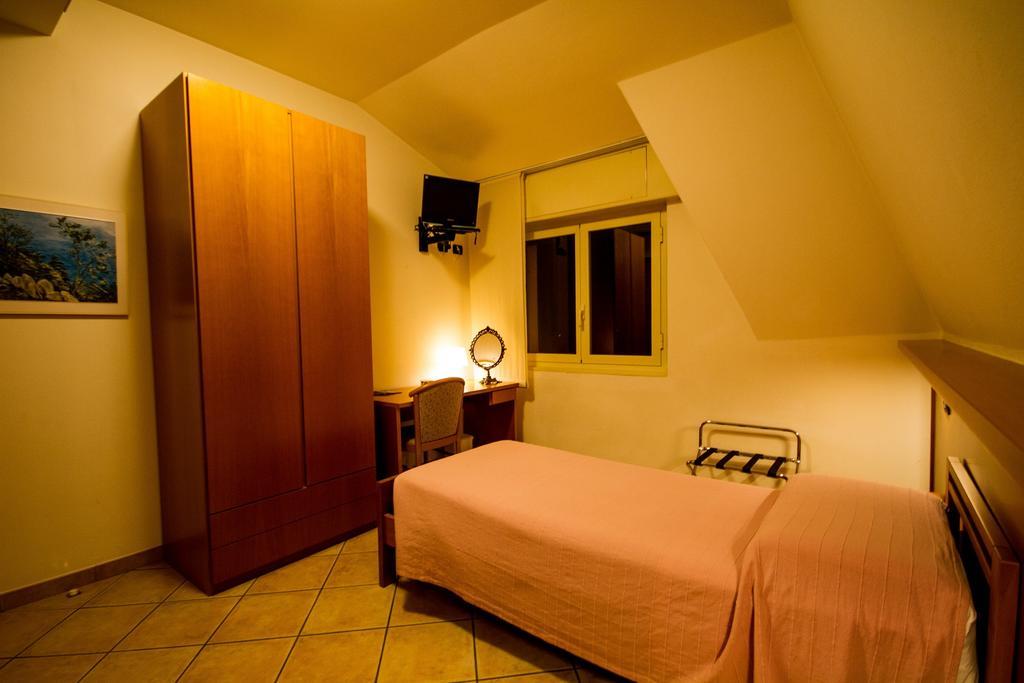 Albergo Lario Gera Lario Rum bild