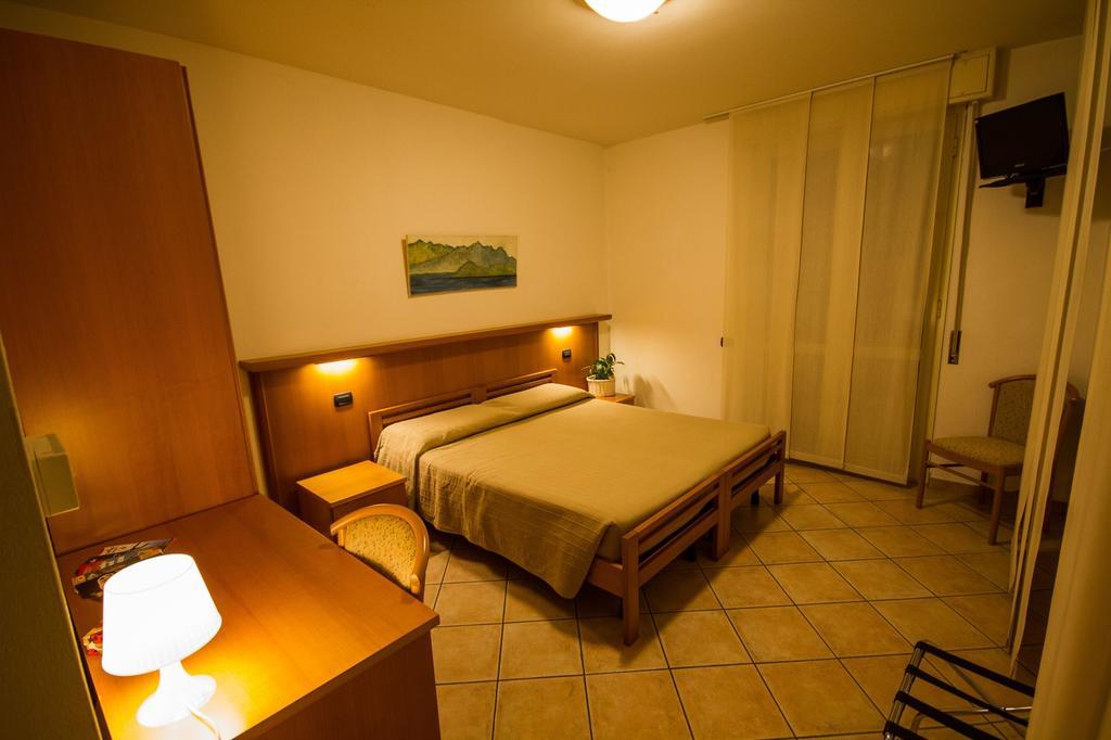 Albergo Lario Gera Lario Rum bild