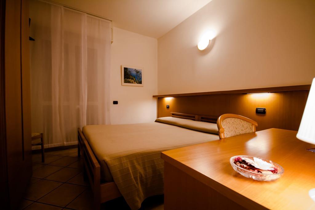 Albergo Lario Gera Lario Rum bild
