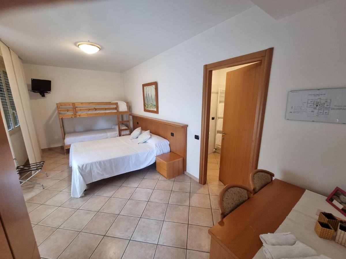 Albergo Lario Gera Lario Rum bild